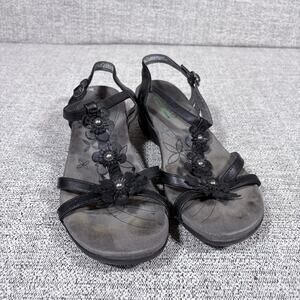 Baretraps Floral Comfort Outdoor Summer Black Woman Sandals Size 7.5
